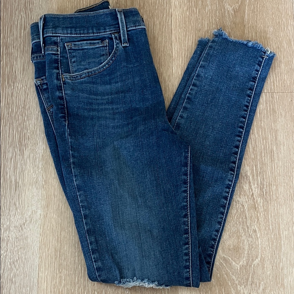 Levi’s size 27 720 high rise super skinny jeans